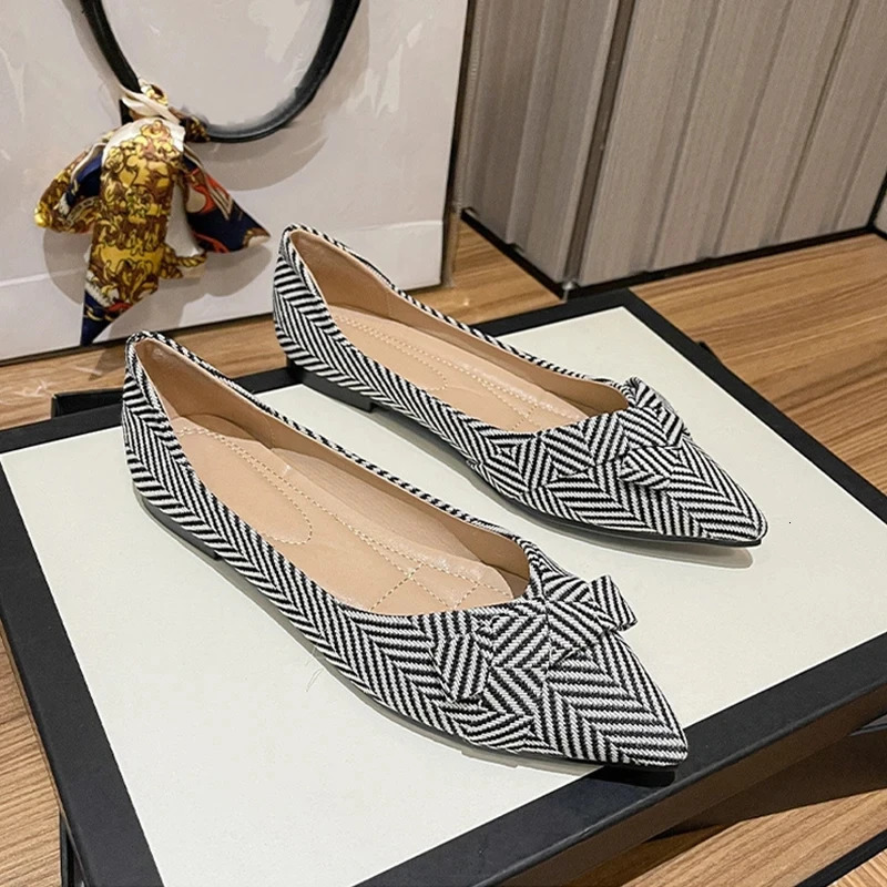 2024 Womens Shoe Fashion Apartment Spring and Summer Boat Shoes Pointed toe Slip on Elegant A1394 241206