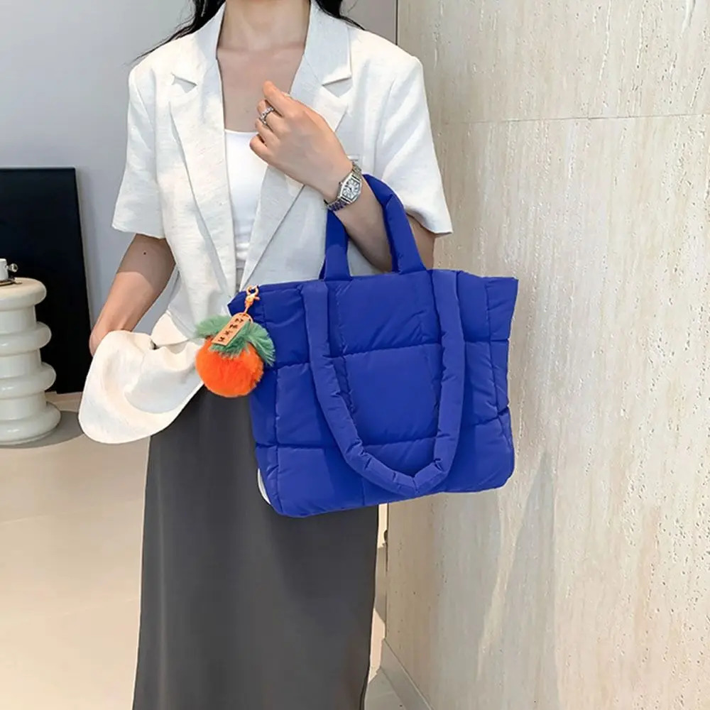 Korean style large capacity womens down bag solid color shoulder bag 241205