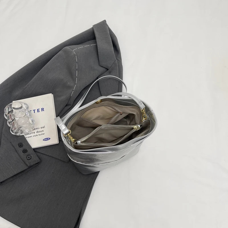 LEFTSIDE Womens Mini Fashion School Bag Silver PU Leather Fashion Travel Shoulder Bag with Short Handbag 241205