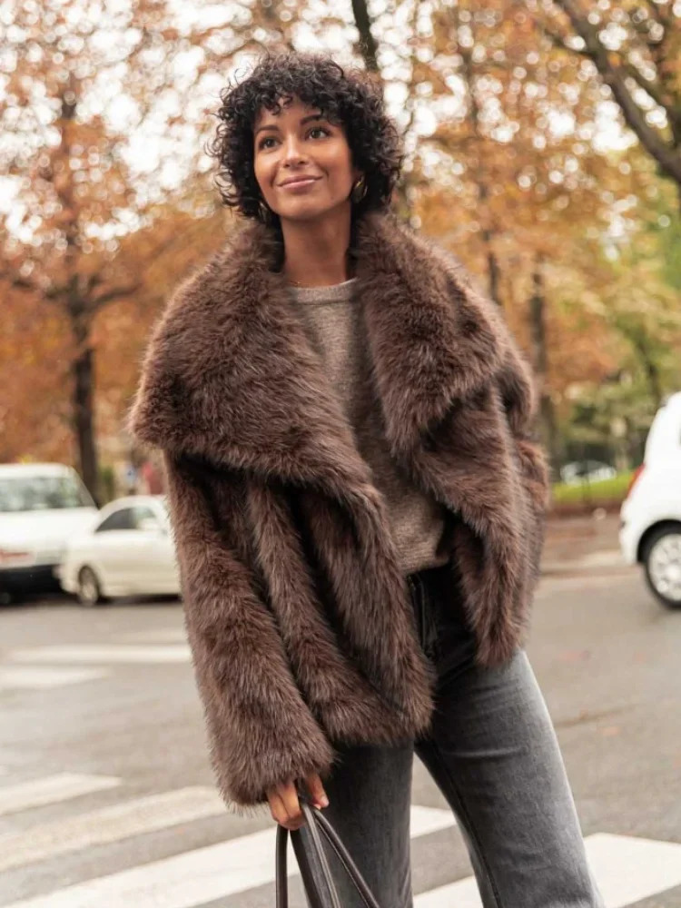 Brown Big Collar Thick Warm Faux Fur Coat Women Fashion Long Sleeves Loose Furry Short Jackets Autumn Winter Lady 241206