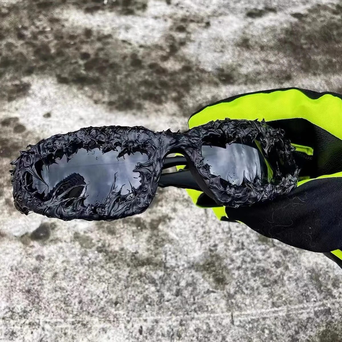 Hu Ban Personalized Punk Sunglasses for Men Y2K Hip Hop Retro Funny Party Sunglasses Exaggerated Womens Goggles 241206