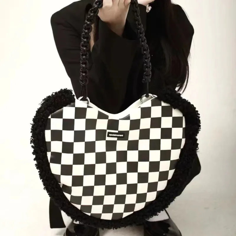 Fashionable heart-shaped shoulder bag suitable for women high-capacity retro plain weave handbag fully matched simple and personalized PU handbag 2412