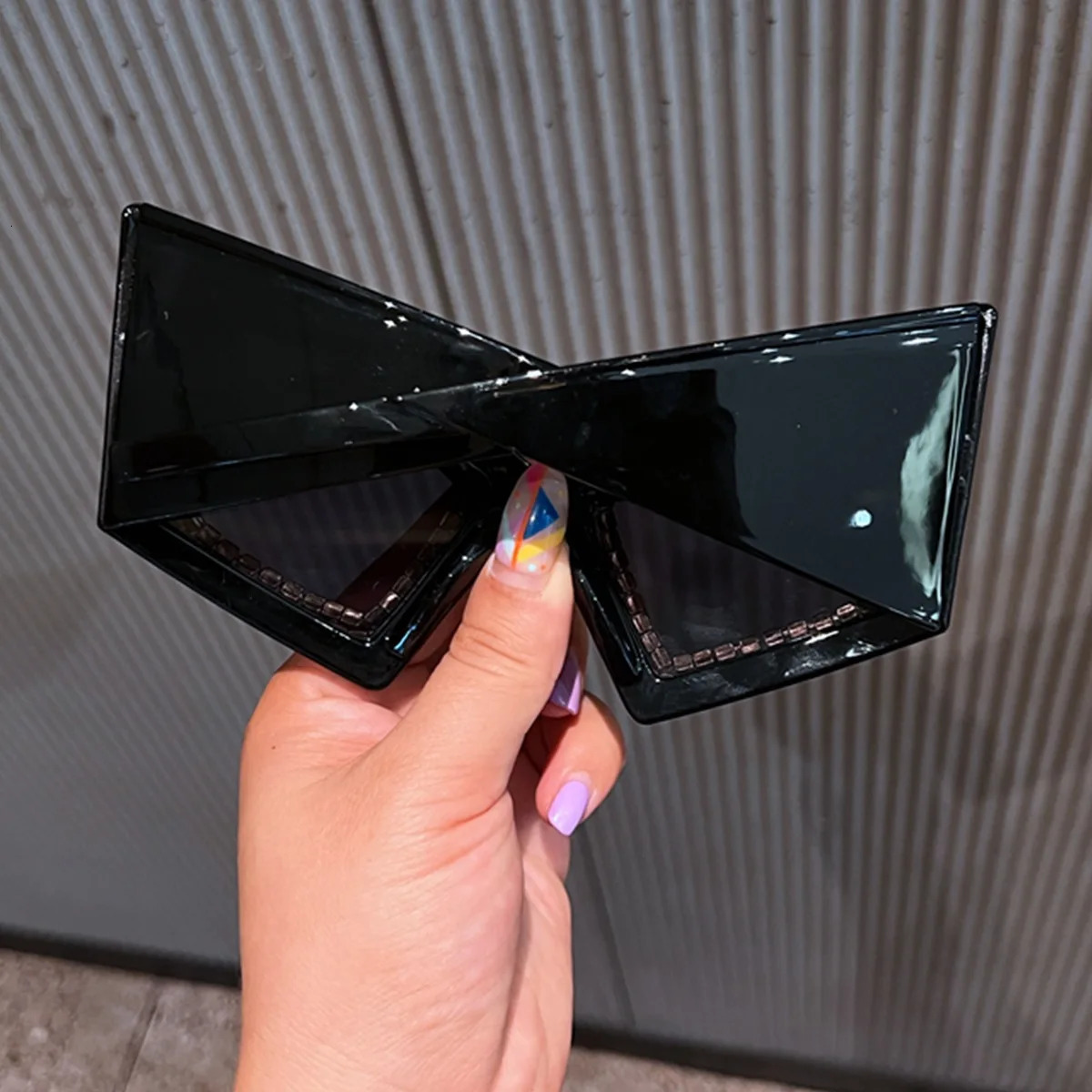 2024 Personalized Large Format Cat Eye Diamond Inlaid Sunglasses Y2K Hip Hop Netroots Beach Party Sunglasses 241206