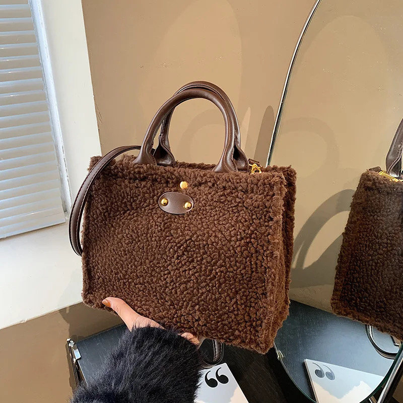 Autumn/Winter Plush Large Capacity Casual Fashion Portable Handbag Retro Shoulder Messenger Bag Womens Bag 241205