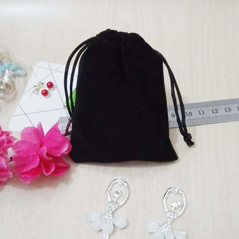 100 pieces/batch of 9-size black jewelry velvet gift bags for jewelry and cosmetics packaging bags. velvet drawstring bag wholesale 241206