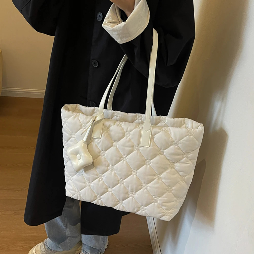 Down bedding womens shoulder bag large capacity inflatable handbag down bag solid color casual handbag 241205