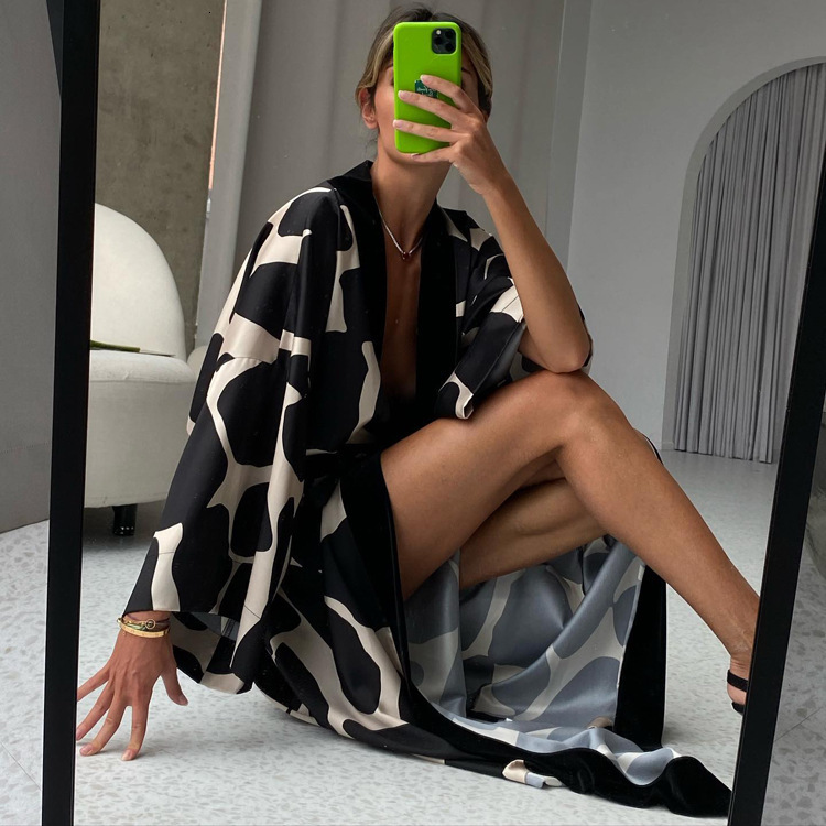 Women's clothing designer's new satin pajamas in spring, plus size seven quarter sleeves, cool feeling nightgown, bathrobe, home clothes for