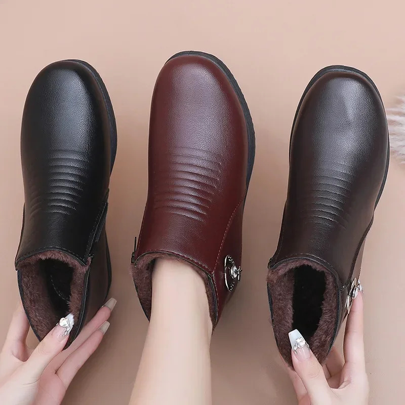 Leather winter boots fashionable womens ankle plush warm with metal mother shoes anti slip short Botas De Mujer 241206