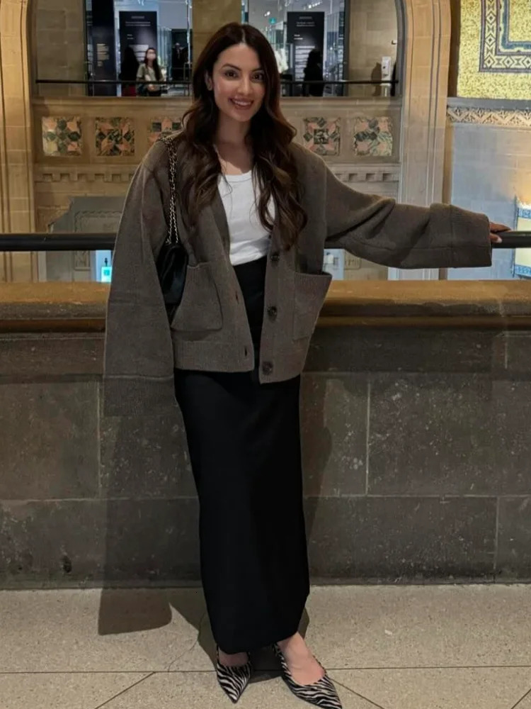 Fashionable and elegant solid womens knitted open collar casual Vneck single chest long sleeved pocket jacket autumn fashionable 241206