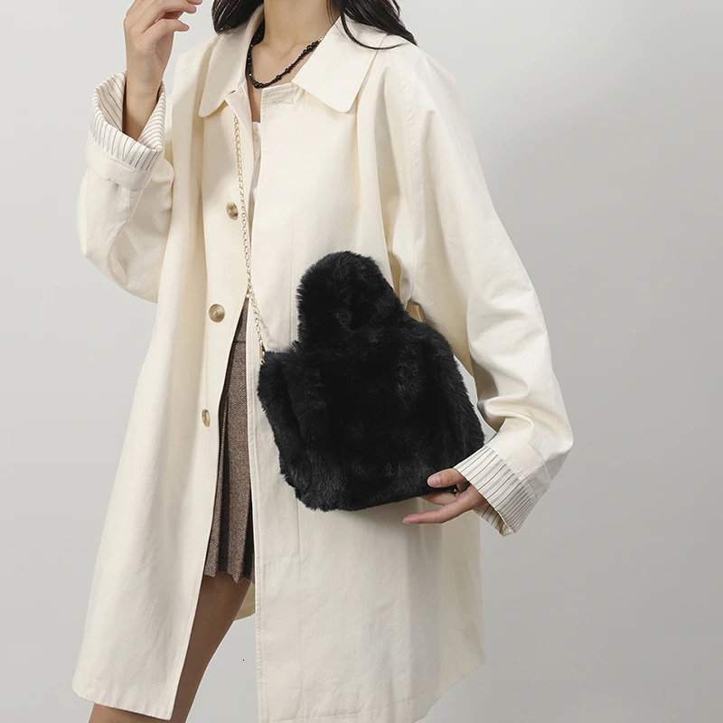 Womens Plush Handbag Soft Stray Bag Solid Color Fashion Shoulder Bag Large Capacity Fluffy Horizontal Bag Autumn/Winter 241205