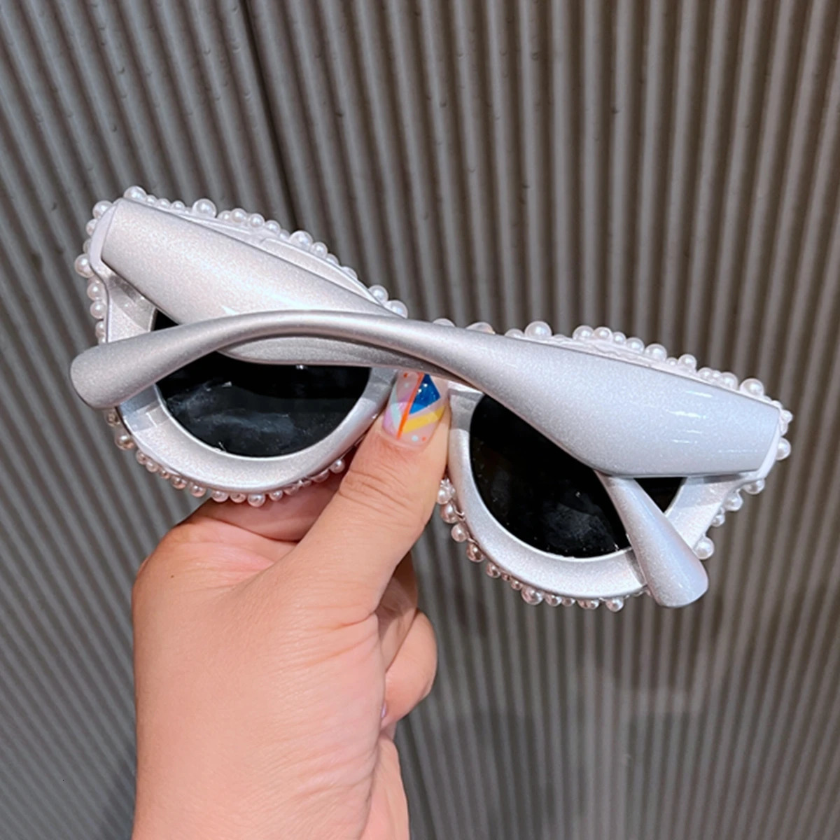 Pearl Womens Sunglasses 2024 Silver Frame Retro Cat Eye Fashion Womens Party Sunglasses UV400 gafas de sol 241206