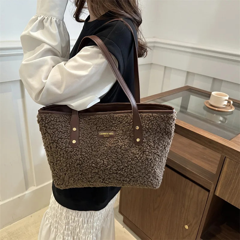 Autumn/Winter Commuting Mao Portable Handbag Fashion Edition Shoulder Bag Large Capacity Plush Bag 241205