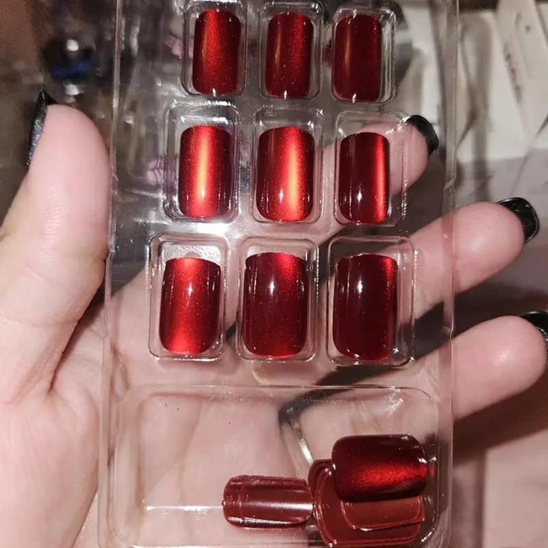 24pcs Red Cats Eye Short Square Press On Nails Full Cover Fake Nails for Women and Girls with Nail File and Jelly Glue 241206