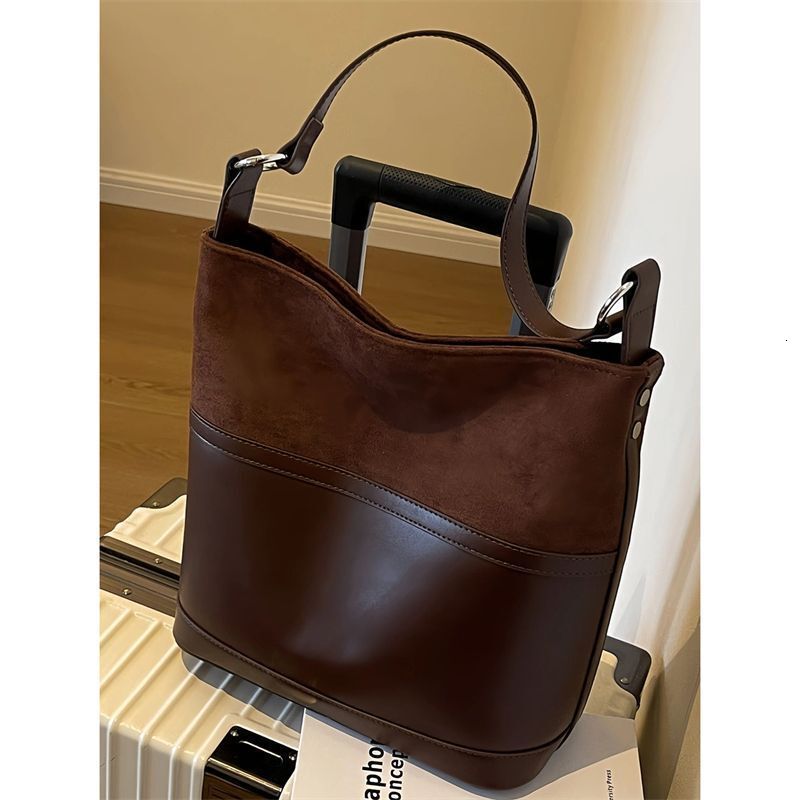 High Quality Water Bucket Bag, Large Capacity Light Luxury Shoulder Bag Fashionable Retro Armpit Bag