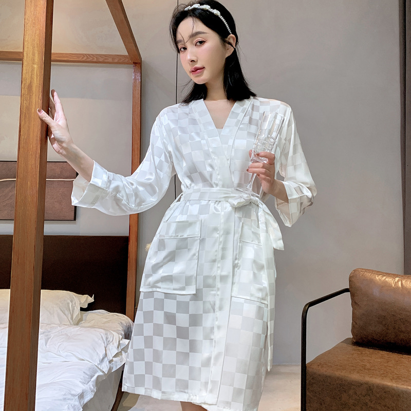 2025 Designer fashion s new pajamas for men wearing thin ice short sleeved pajamas in summer cool simulated silk home clothes oversized morning gowns 