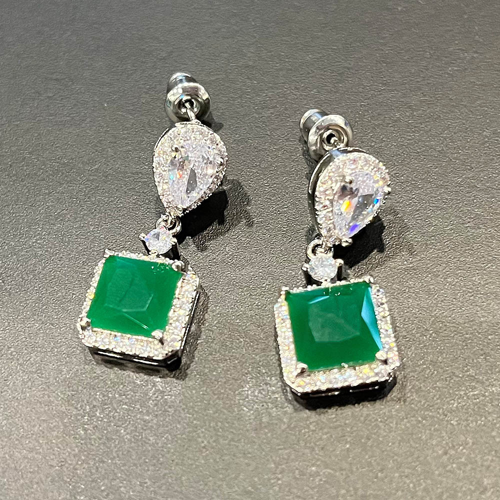 2025 Handmade Ins Top Sell Dangle Earrings Luxury Jewelry 925 Sterling Silver Princess Cut Emerald CZ Diamond Party Elegant Women Wedding Drop Earring