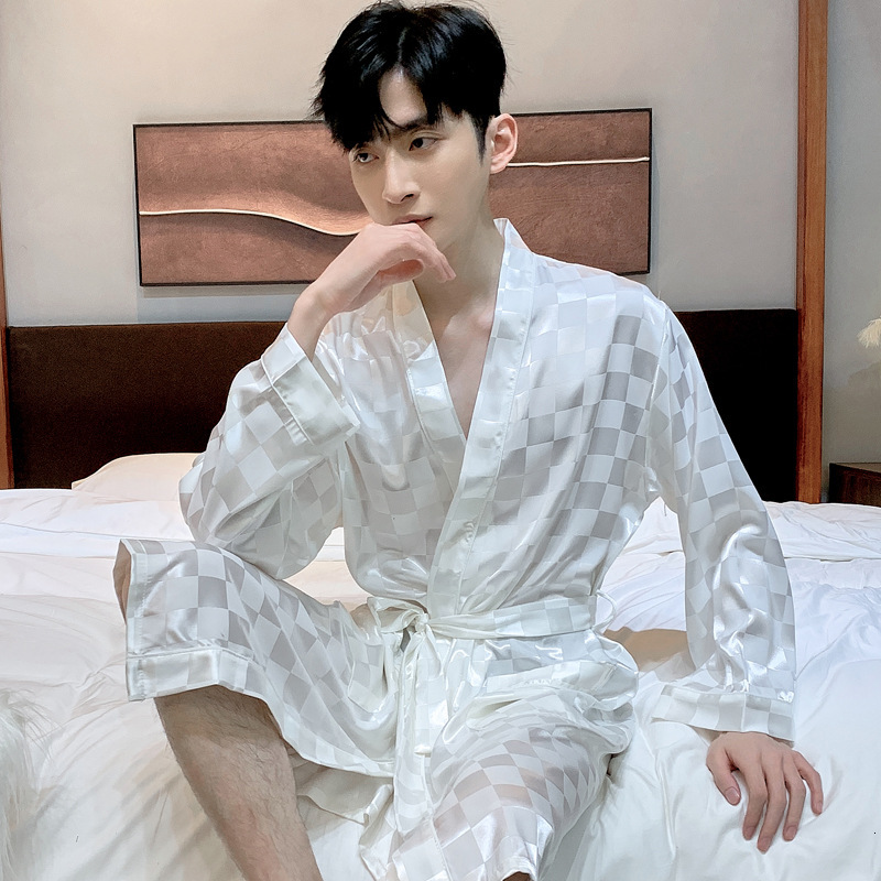 2025 Designer fashion s new pajamas for men wearing thin ice short sleeved pajamas in summer cool simulated silk home clothes oversized morning gowns 