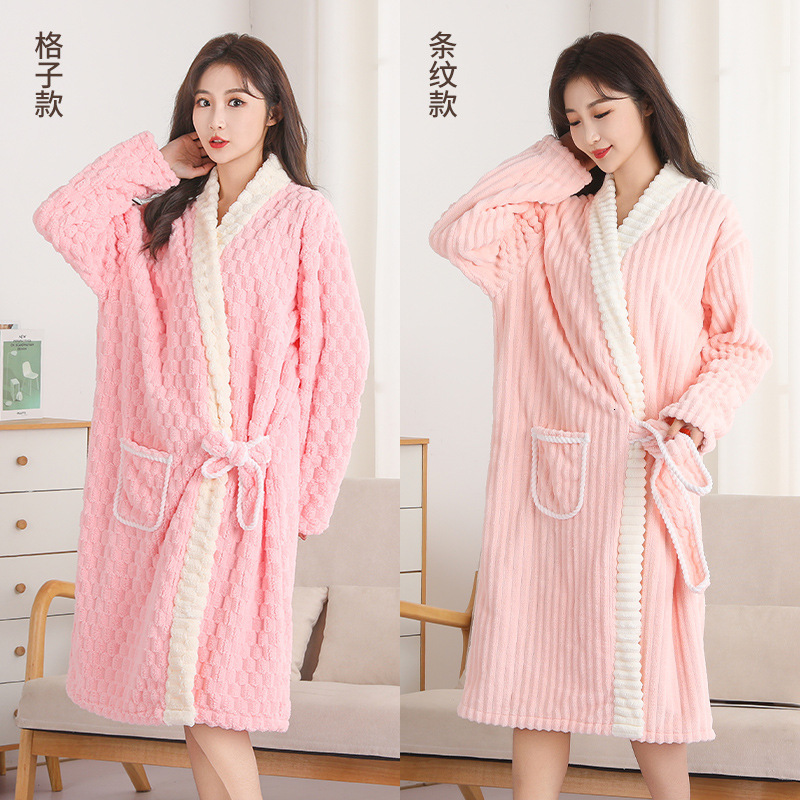 2025 Designer's new autumn and winter cloud patterned bathrobe long coral velvet super fashion absorbent towel color blocked ocean style strap so