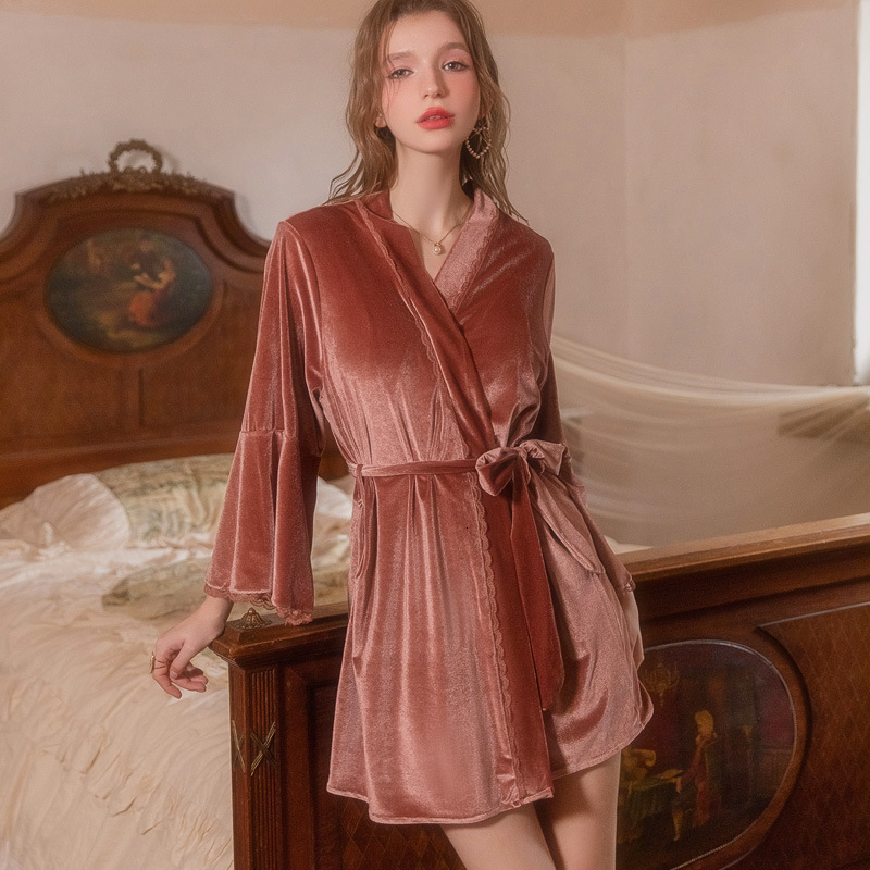 2025 Designer's new women's gold velvet minimalist nightgown, outer robe, paired with sexy fashion erotic pajamas, plus size bathrobe