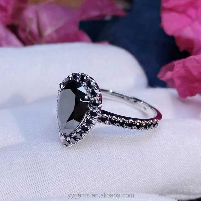 Yu Ying New Design Mystic Black Diamond 2CT Pear Moissanite Black Halo 14K 18K White Gold Wedding Rings for Women Men