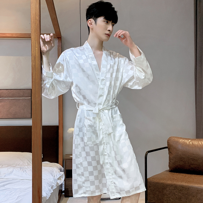 2025 Designer fashion s new pajamas for men wearing thin ice short sleeved pajamas in summer cool simulated silk home clothes oversized morning gowns 