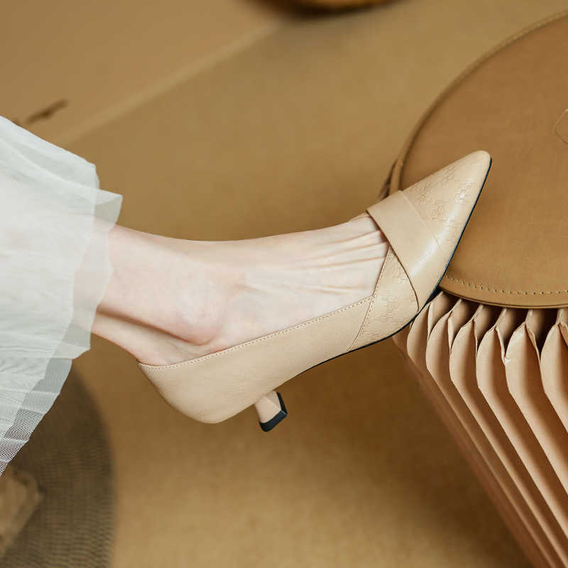 Great to wearNew sheepskin fashion shoes for women pointed and comfortable shallow mouth single shoes for commuting foot covers wine glasses and work 