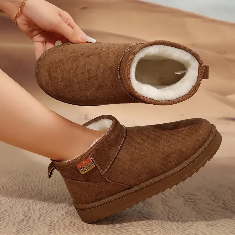 2024 highquality womens shoes slip on boots fashion round toe daily winter short plush solid snow 241206