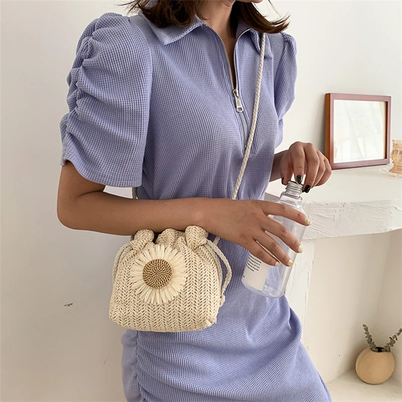Rattan Woven Women Straw Bag Handbag Knit Flower Summer Beach Woman Shoulder Messenger Khaki Beige Bags Fashion Creative 241203