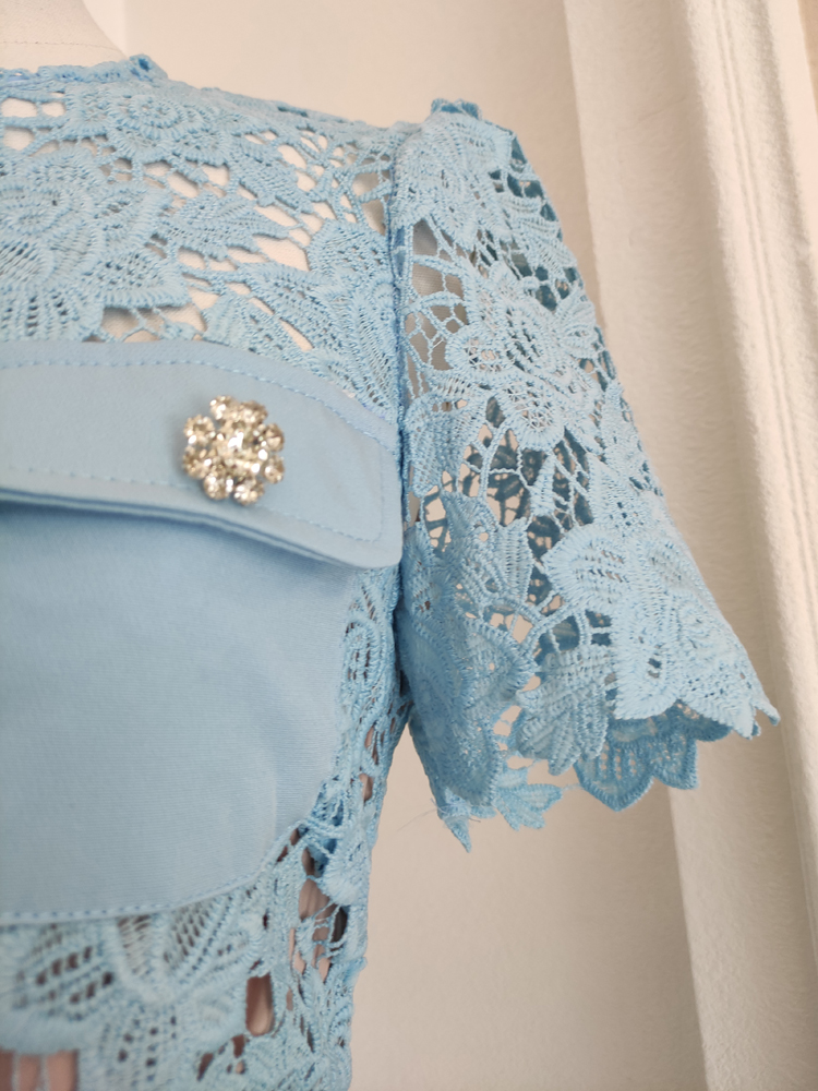 Basic Casual Women Dresses Summer Runway Hollow Out Flower Embroidery Lace Ruffles Mini Dress Womens O-Neck Diamonds Buttons Belt Party Short Vestidos