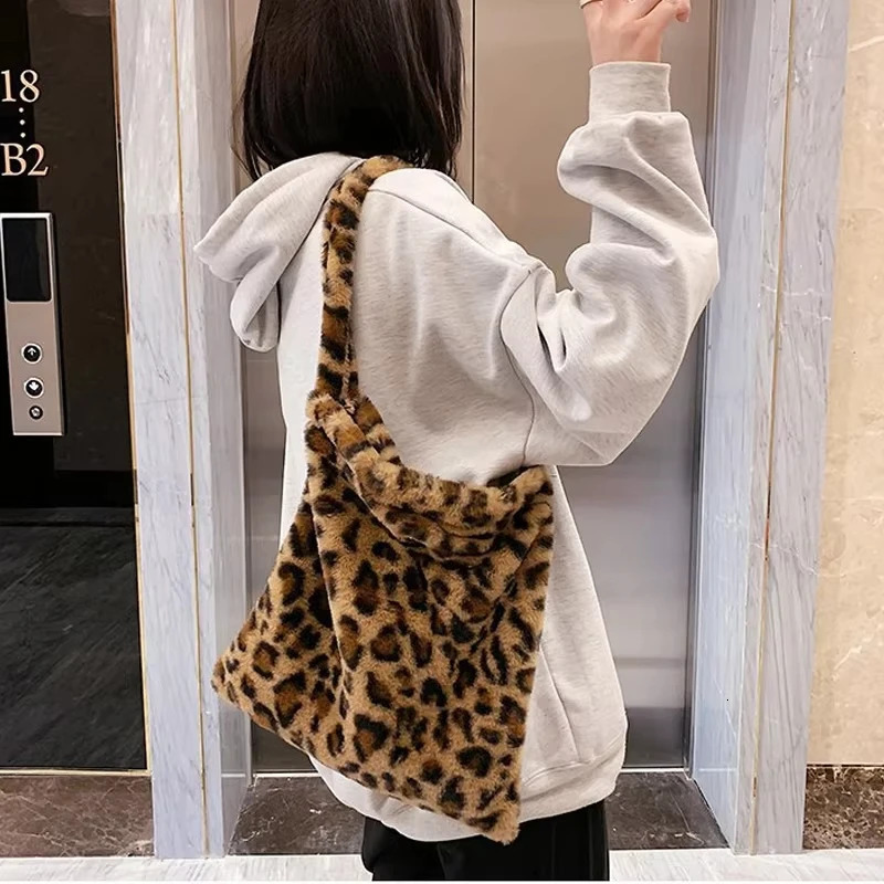Womens sheepskin fabric shoulder bag canvas fluffy fur bear handbag large capacity soft shopping womens cute backpack 241206