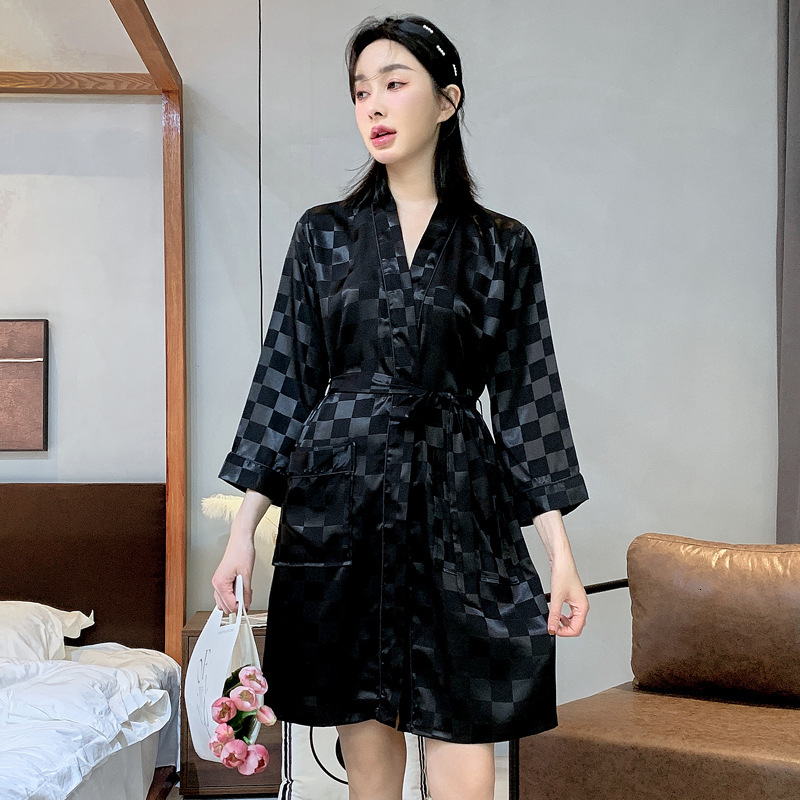2025 Designer fashion s new pajamas for men wearing thin ice short sleeved pajamas in summer cool simulated silk home clothes oversized morning gowns 