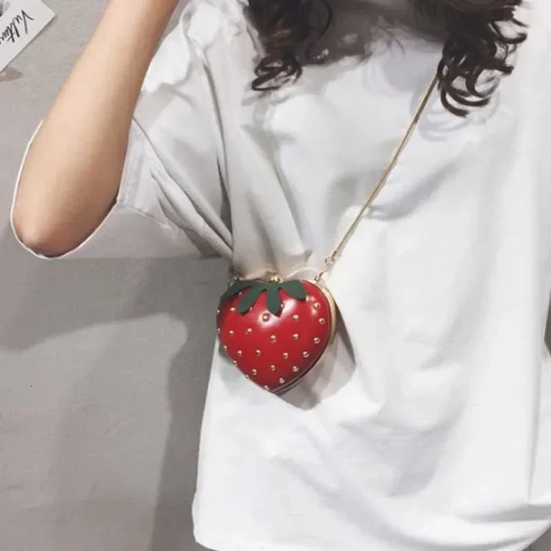 Cute fruit strawberry heartshaped Pu rivet mini fashion womens chain wallet clutch bag shoulder handbag flip Q5 241206