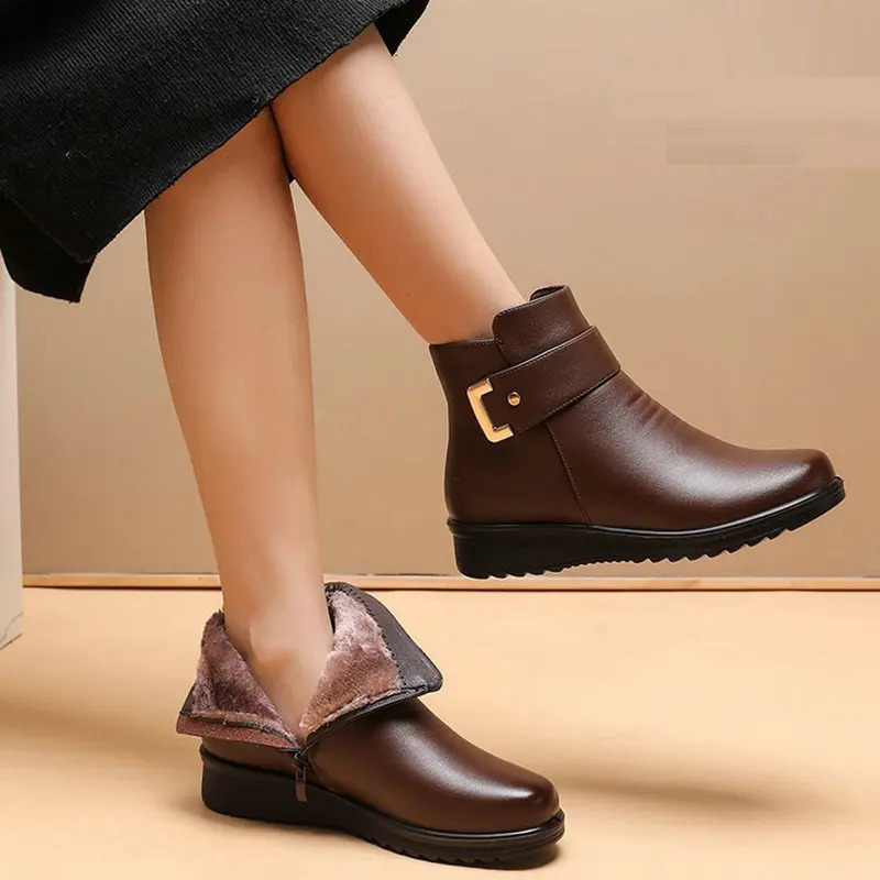 High quality and fashionable winter black boots for women leather warm fur ankle mothers outdoor casual anti slip snow 241206