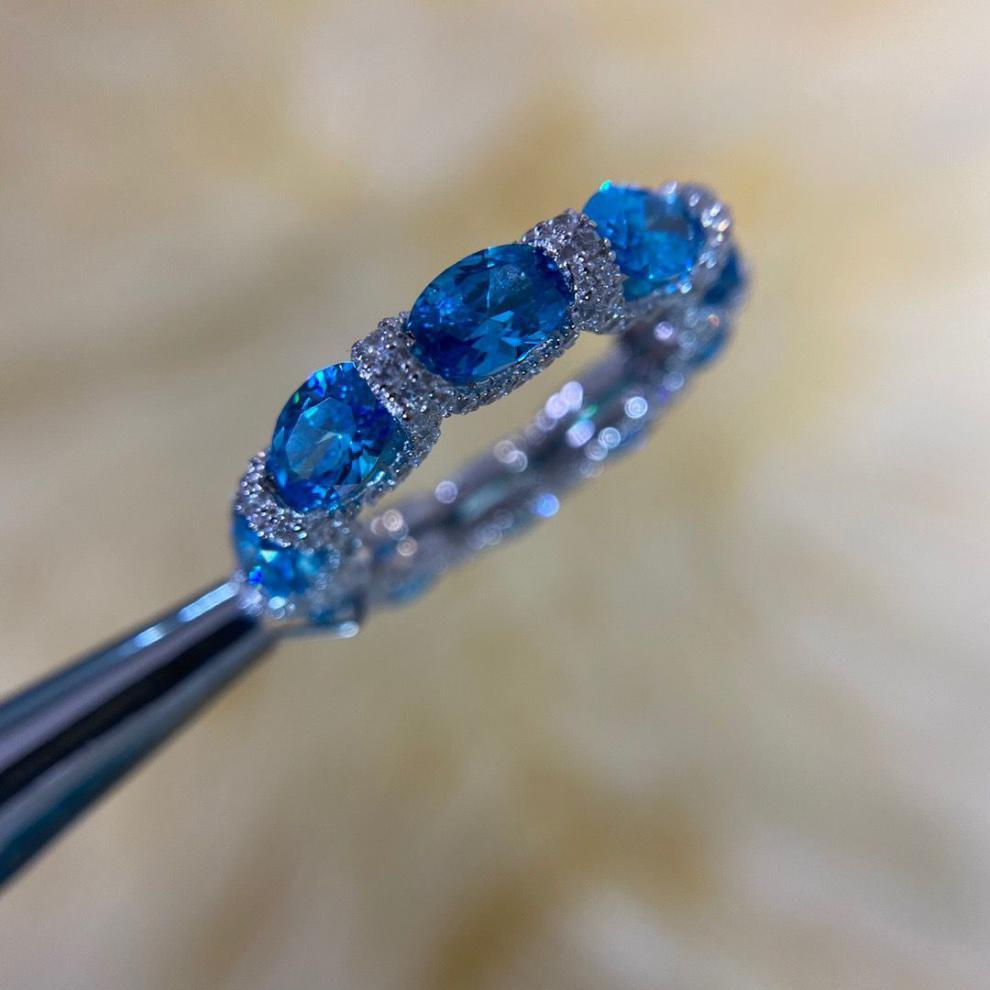 Sell Sparkling Wedding Rings Luxury Designer Jewelry 925 Sterling Silver Oval Cut Sky Blue 5A Cubic Zircon CZ Diamond Elegant Eternity Party Women Ban