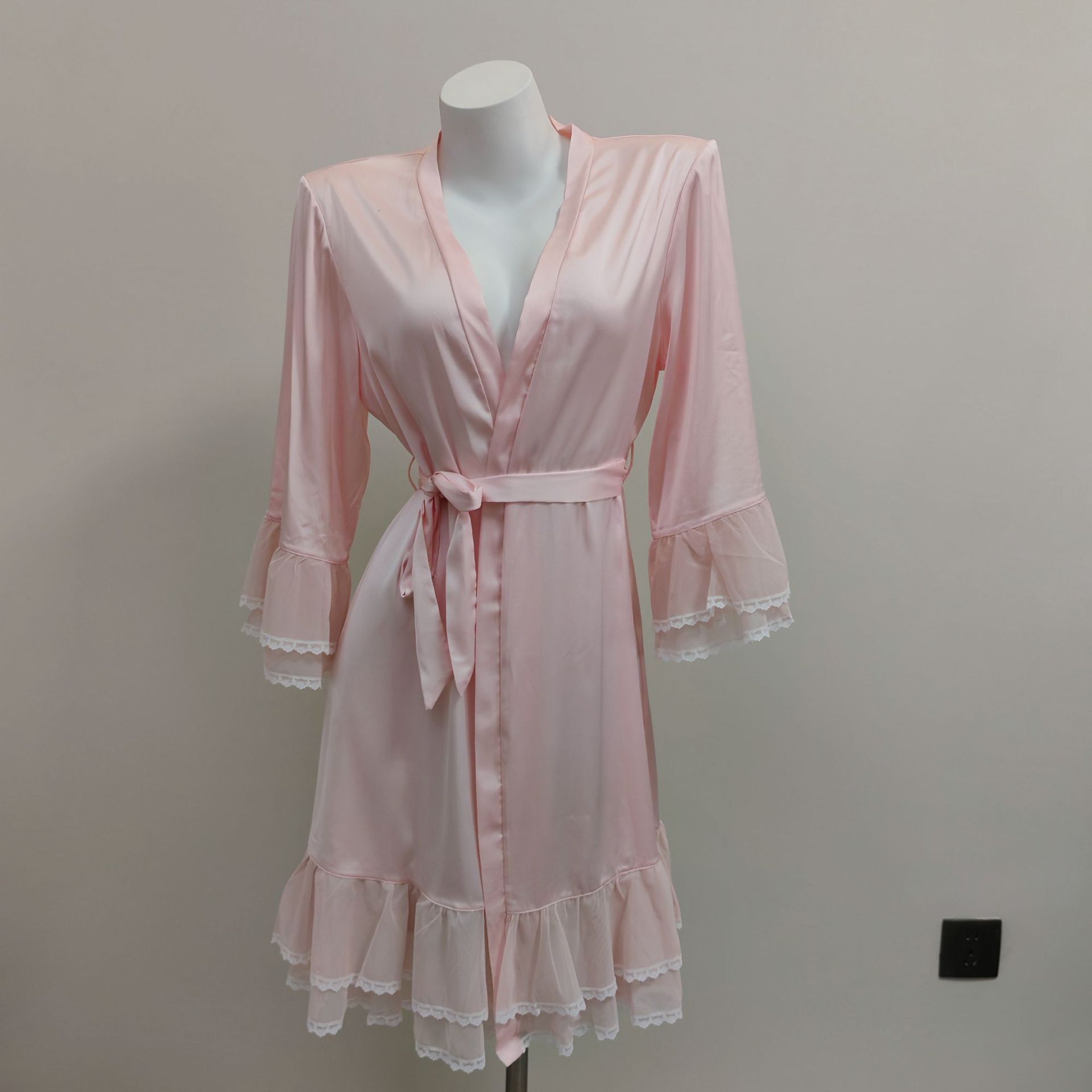 2025 Designer's new sexy, sweet, and pure desire women's mesh nightgown, autumn winter morning gown, fashion medium length satin home bathro