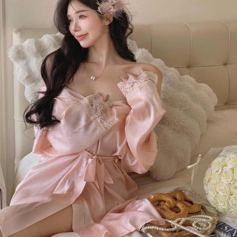 2025 Designer's new pink Pure Desire trench coat women's summer lace sexy fashion V-neck spring and autumn sleep long sleeved short skirt th