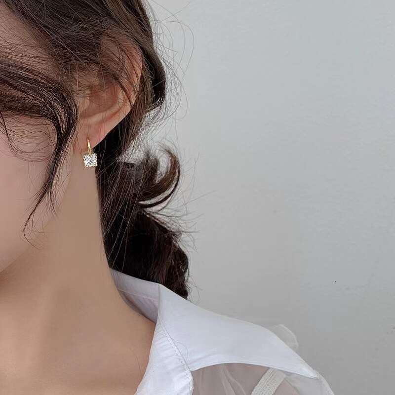 Simple Korean pearl Tiktok same style versatile sier needle earrings female