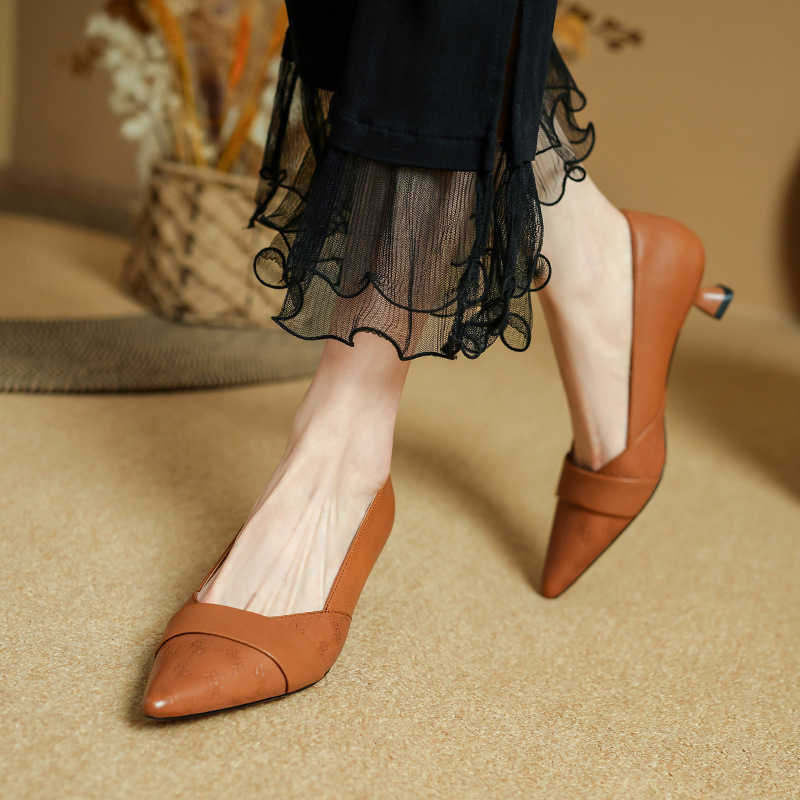 Great to wearNew sheepskin fashion shoes for women pointed and comfortable shallow mouth single shoes for commuting foot covers wine glasses and work 