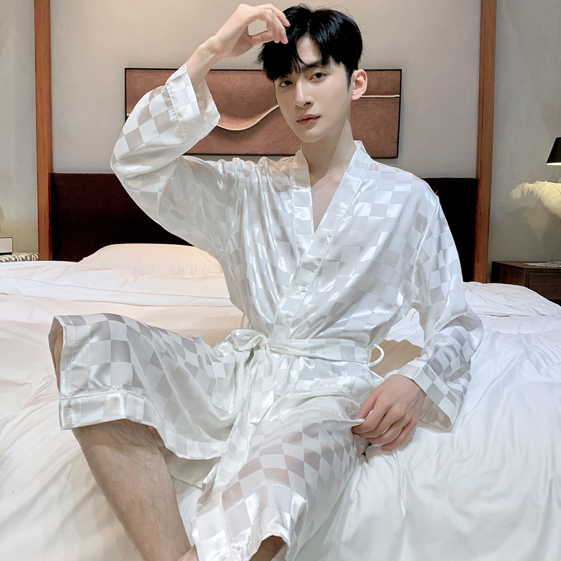 2025 Designer fashion s new pajamas for men wearing thin ice short sleeved pajamas in summer cool simulated silk home clothes oversized morning gowns 