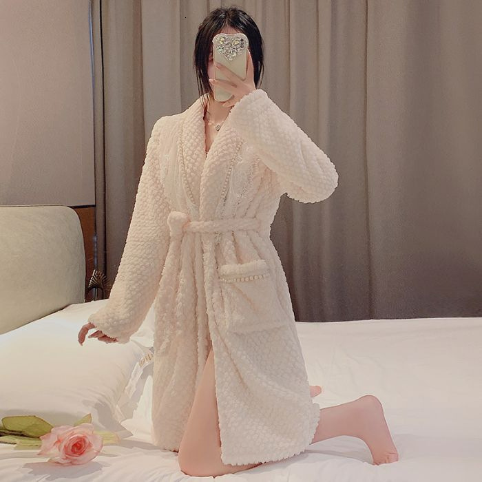2025 Designer s new rose velvet lapel women s fashion winter pajamas solid color long sleeved warm home clothes