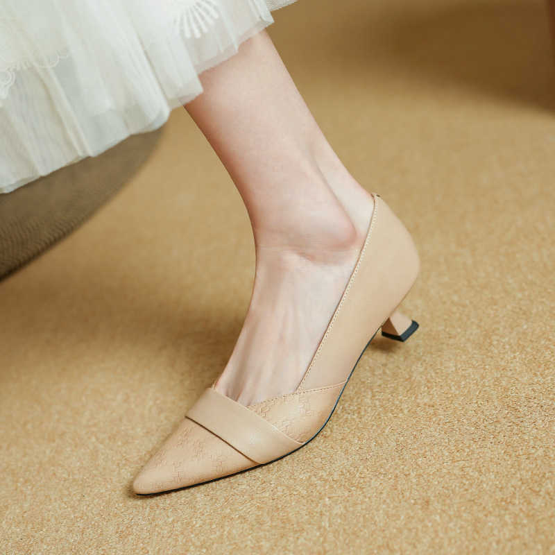 Great to wearNew sheepskin fashion shoes for women pointed and comfortable shallow mouth single shoes for commuting foot covers wine glasses and work 