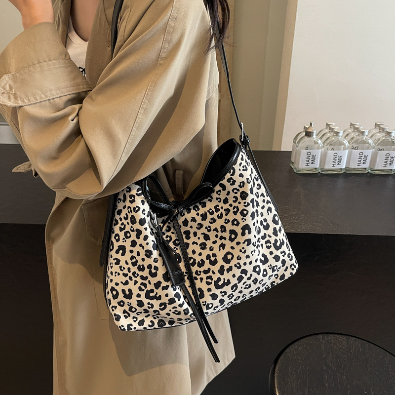 Women's Hobo Handbag with Leopard Print - Cheetah Pattern Large Shoulder Tote Bag Valentine's Day