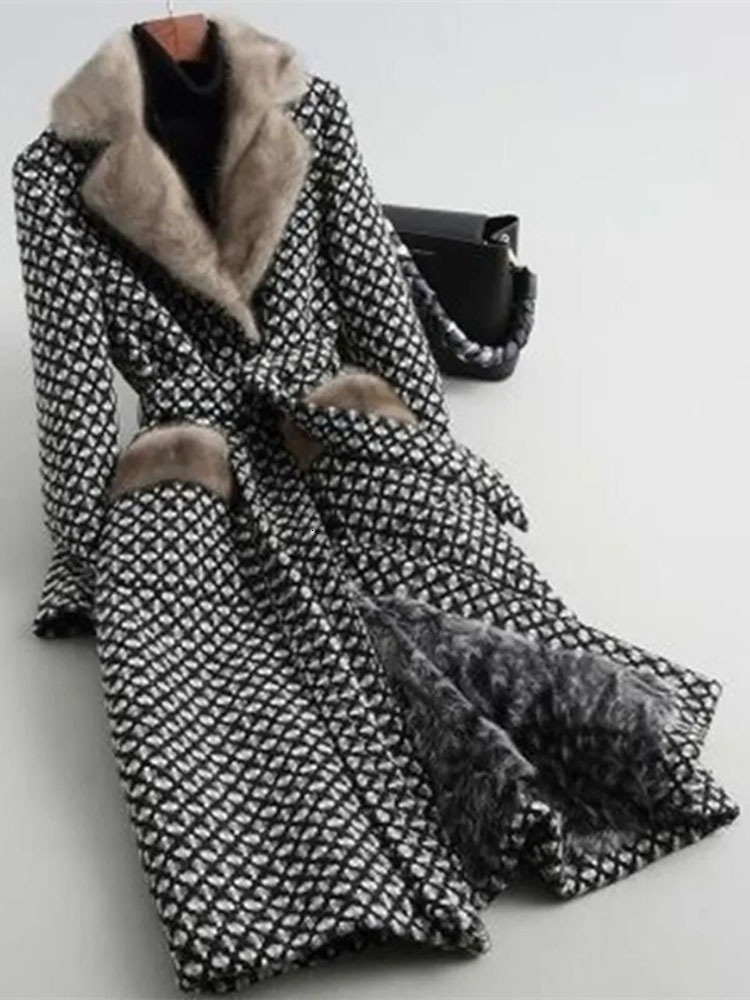 2025 Winter New Ladies High Quality Plaid Tweed With Veet Padded Warm Long Sleeve Imitation Mink Fur Collar Woolen Coat Female