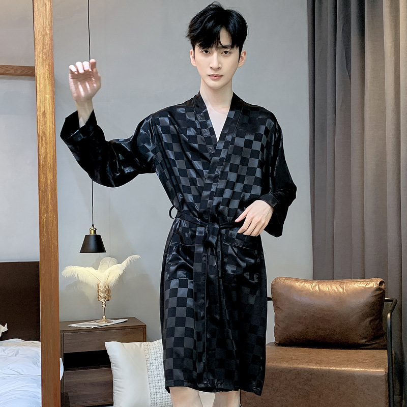 2025 Designer fashion s new pajamas for men wearing thin ice short sleeved pajamas in summer cool simulated silk home clothes oversized morning gowns 