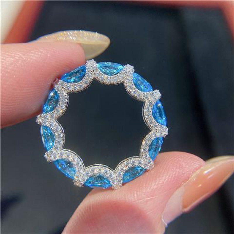 Sell Sparkling Wedding Rings Luxury Designer Jewelry 925 Sterling Silver Oval Cut Sky Blue 5A Cubic Zircon CZ Diamond Elegant Eternity Party Women Ban