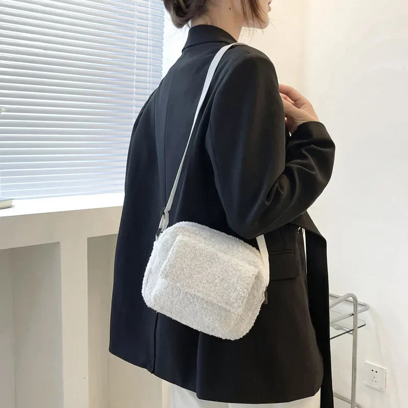 Fashion Plush Fabric Womens Shoulder Cross Bag Small Lamb Wool Fluffy Fur Winter Handbag 241206