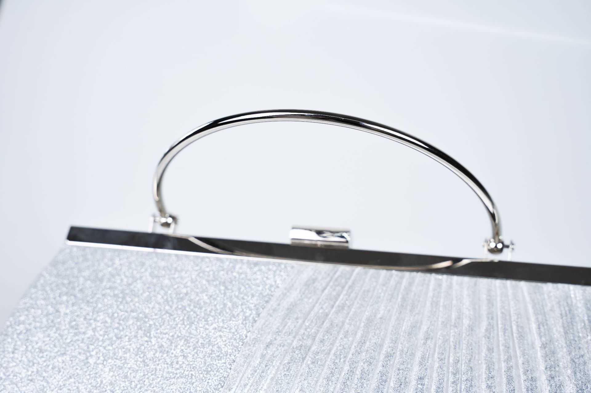 Clutch Bag Wrinkled and Shiny Banquet Bag Handbag with Temperament Hand-held Bag Womens Banquet Bag Diagonal Cross Small Bag Formal Dress Woven Bag 24