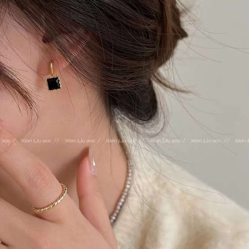 Simple Korean pearl Tiktok same style versatile sier needle earrings female