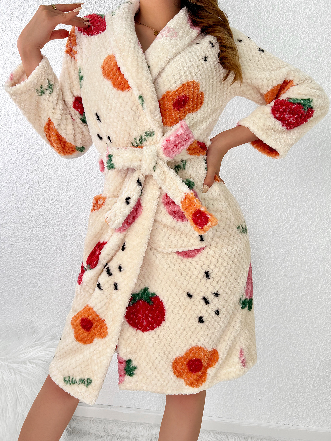 2025 Designer s new autumn and winter velvet fashion fruit pajamas for women thick flannel pajamas and extended bathrobes