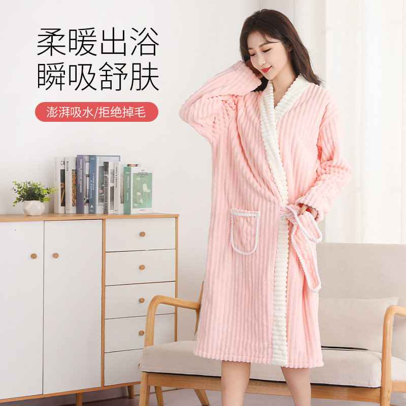 2025 Designer's new autumn and winter cloud patterned bathrobe long coral velvet super fashion absorbent towel color blocked ocean style strap so